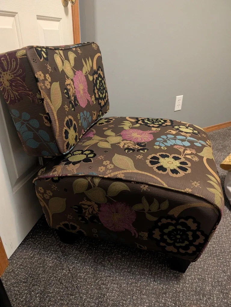 Floral Accent Chair image indicator(2)