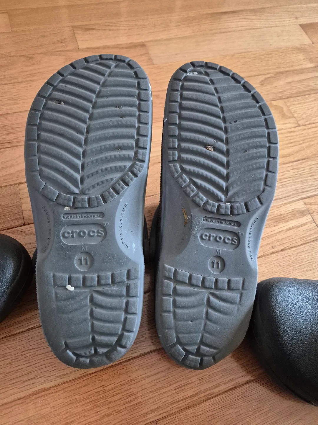 Crocs: 2 pairs Men's Size 11 + a free pair ($40 for the lot) image indicator(7)