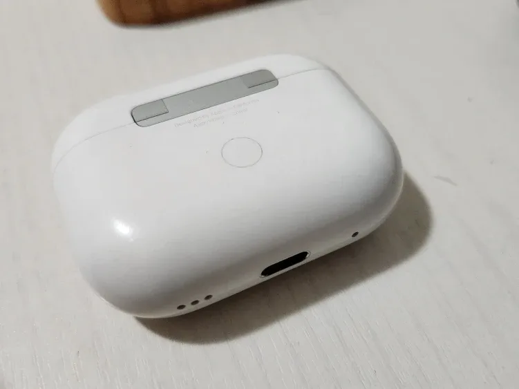AirPods Pro 2 Case image indicator(3)