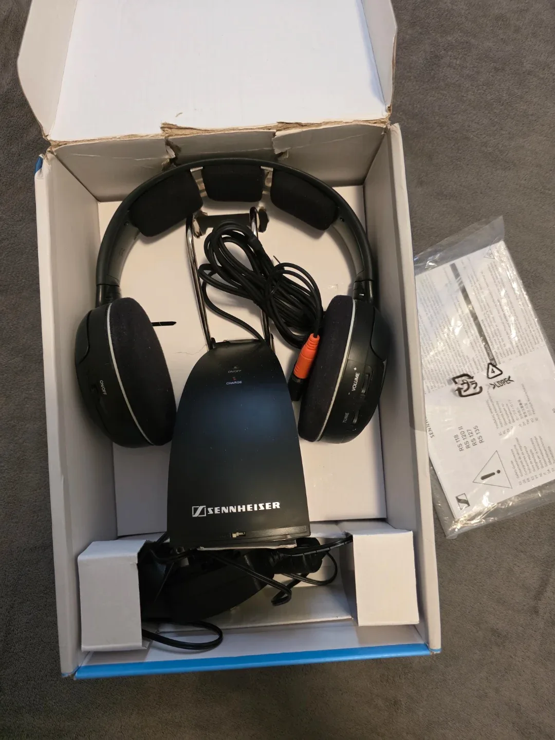 Sennheiser RS 135 120-W On-Ear Wireless Headphones image indicator(2)