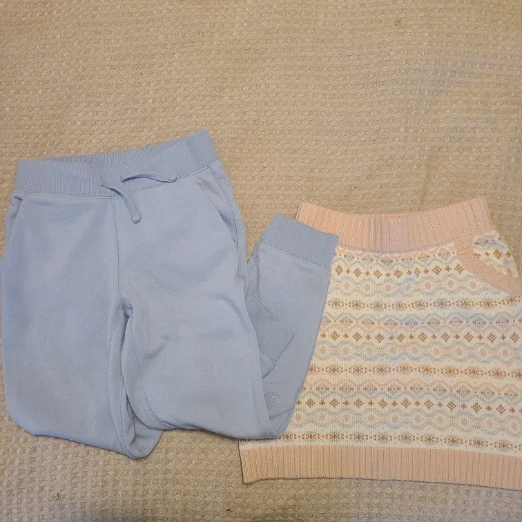 Kids GAP Hoodie & Sanrio H&M Set image indicator(7)