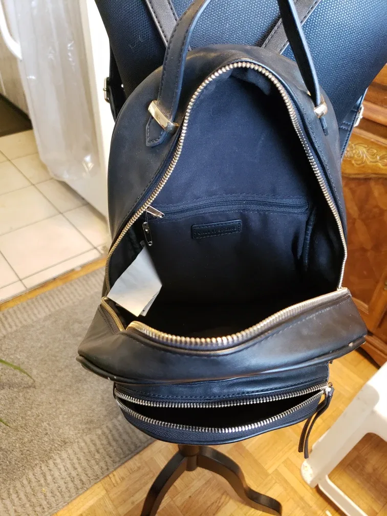 Black Backpack image indicator(2)