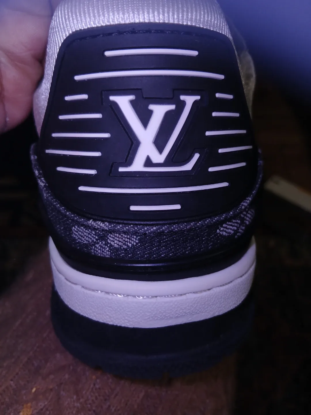 Louis Vuitton White/Grey Sneakers Size 9.5 image indicator(2)