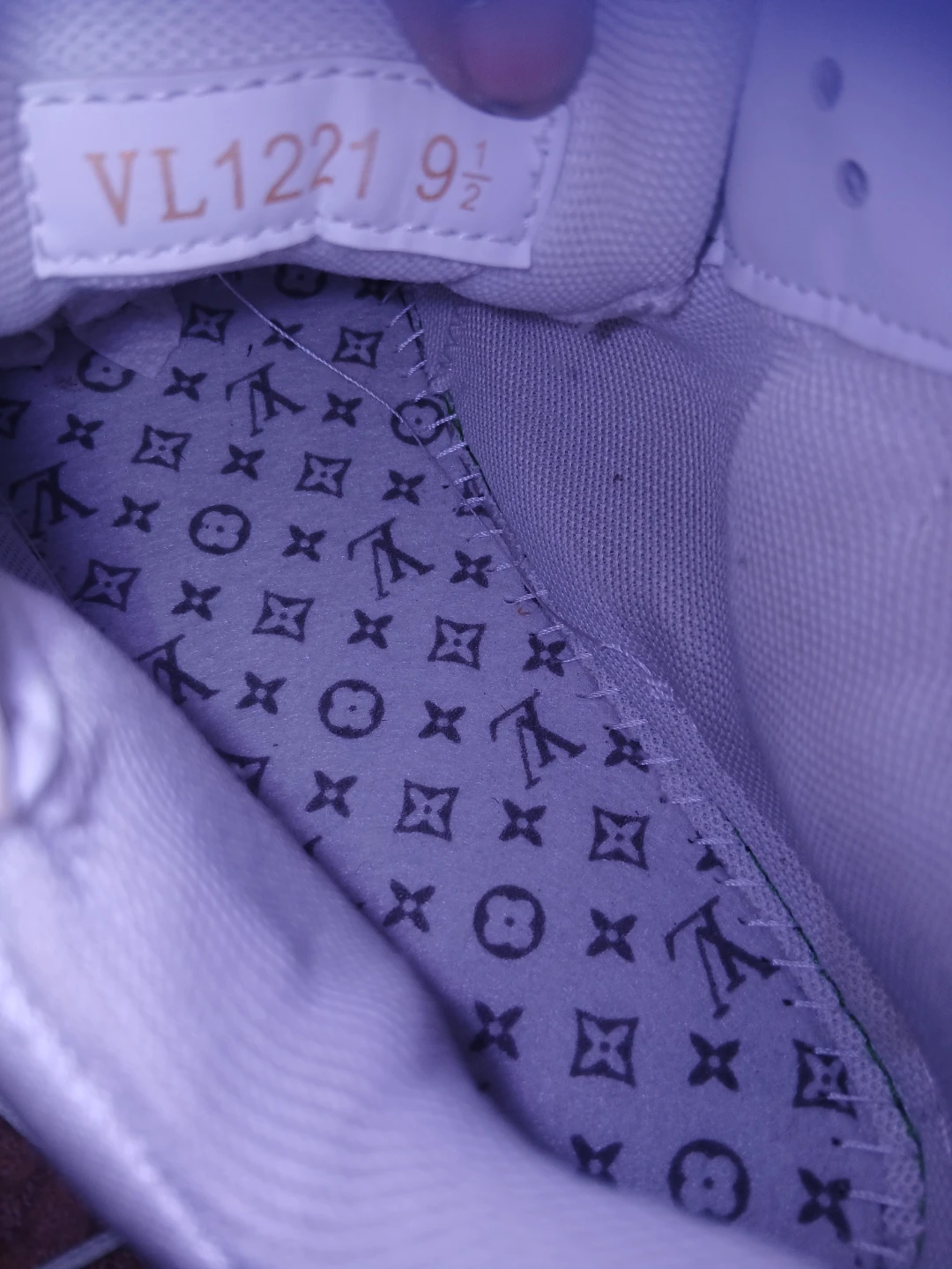 Louis Vuitton White/Grey Sneakers Size 9.5 - photo 3