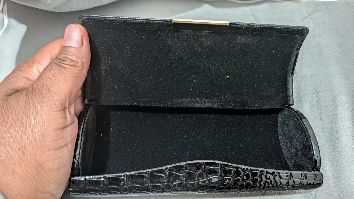 Black Crocodile Pattern Glasses Case image indicator(2)