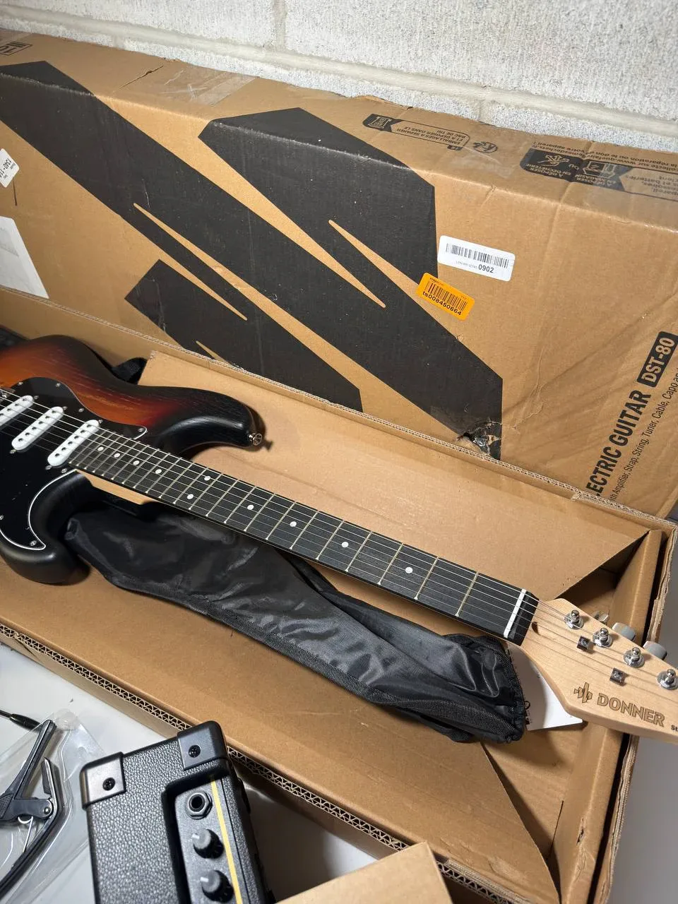 DONNER DST-80 Electric Guitar 39” Beginner Electric Guitar Kit image indicator(5)