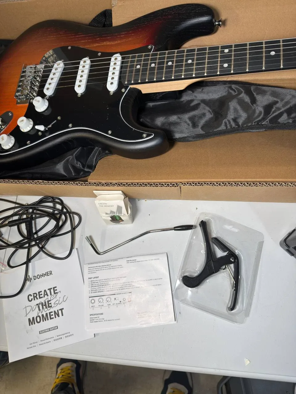 DONNER DST-80 Electric Guitar 39” Beginner Electric Guitar Kit image indicator(7)