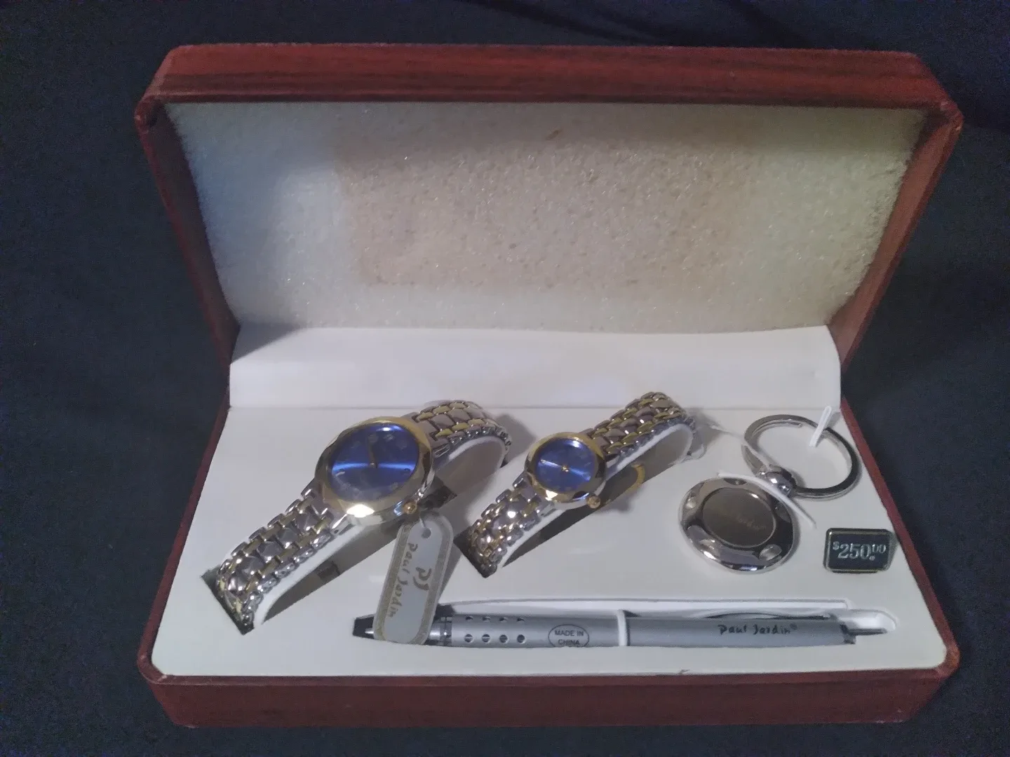 His and Her Watch sets image indicator(3)