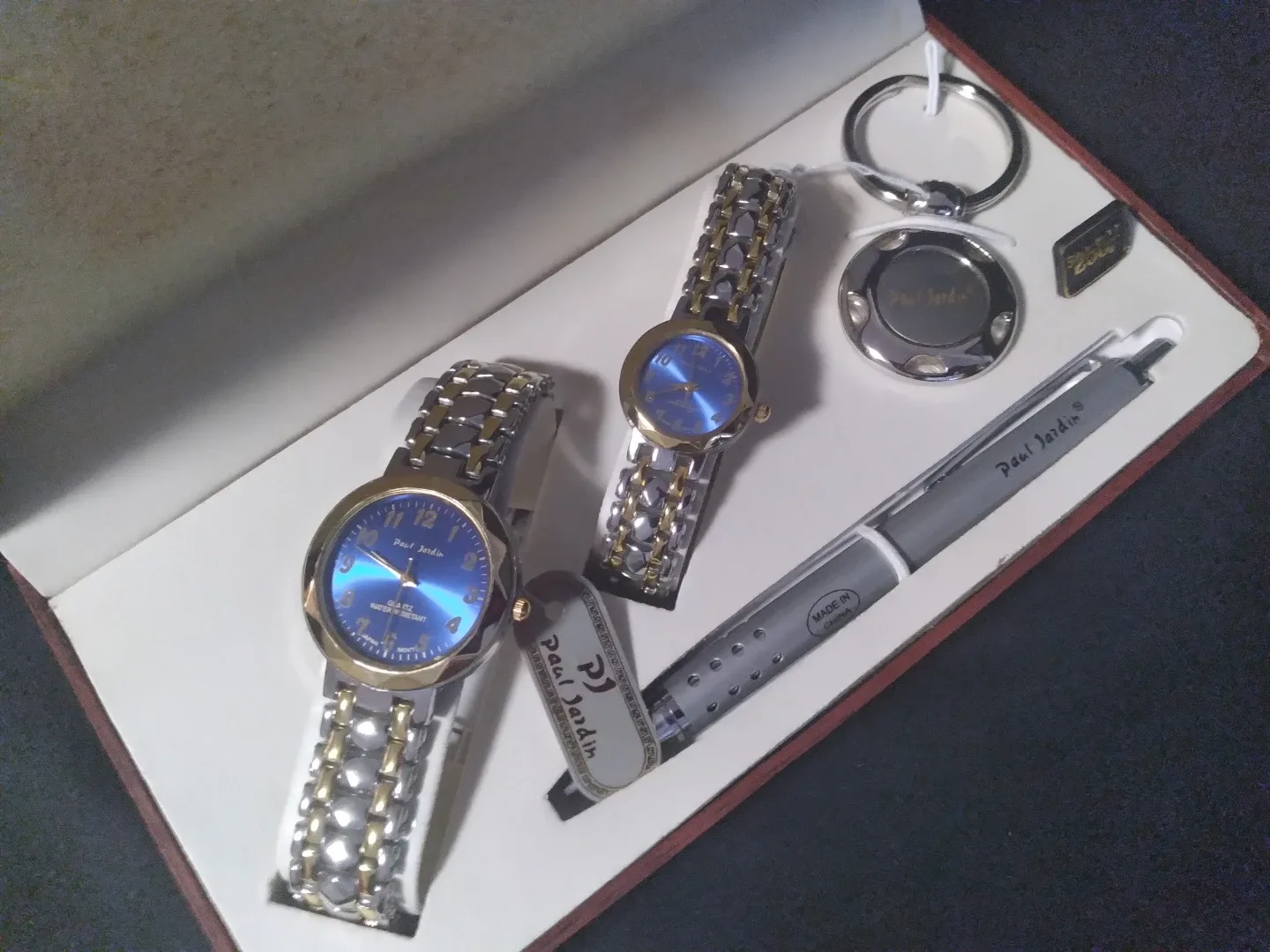 His and Her Watch sets image indicator(4)