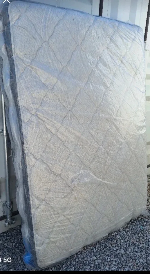 Twin/ full mattresses clearance sale image indicator(3)