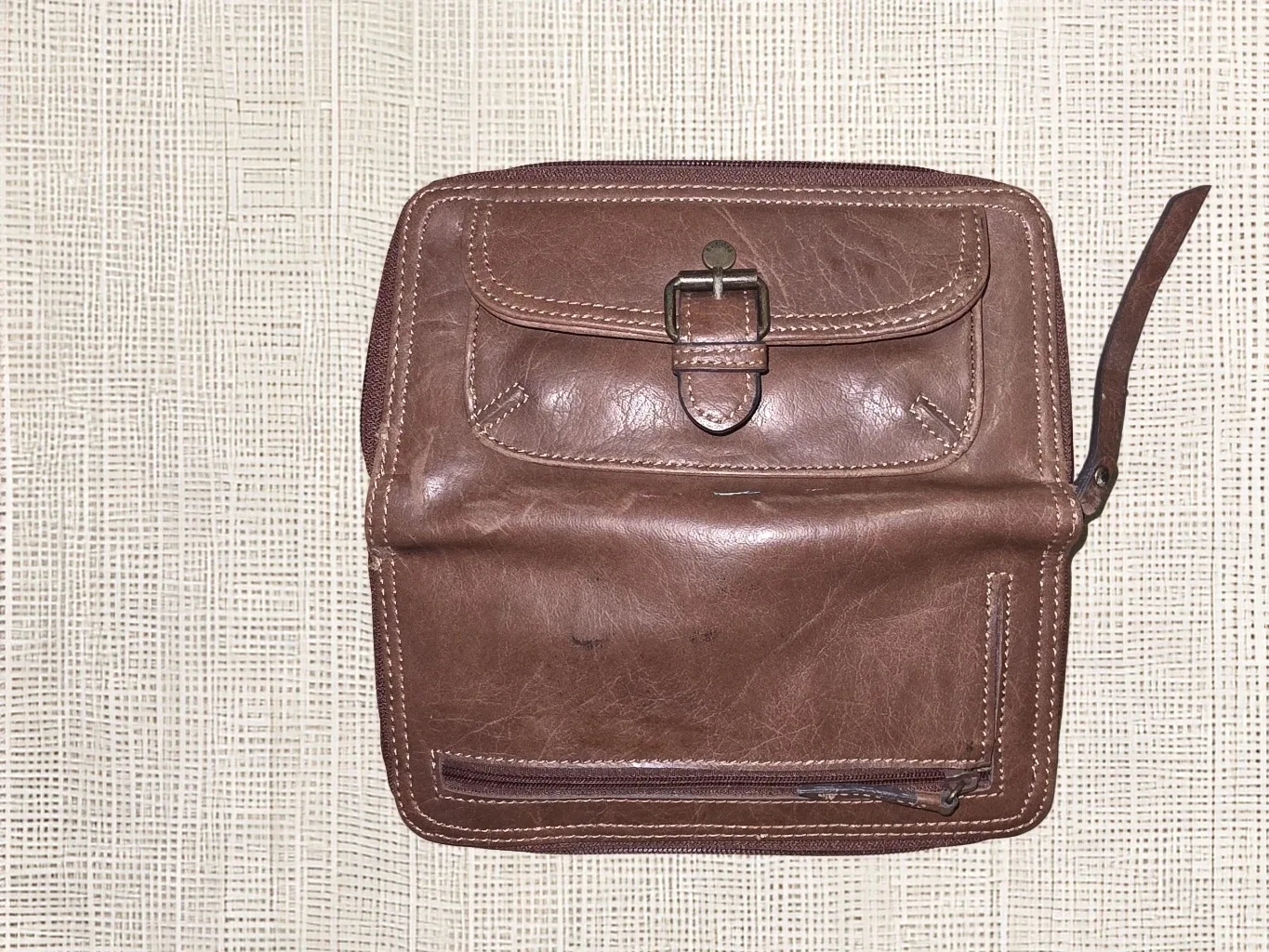 Brown Leather Zip Wallet image indicator(2)