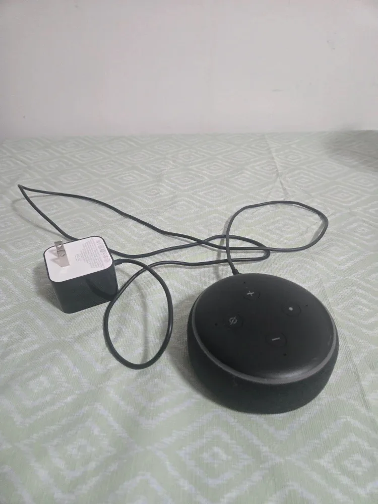 Amazon Echo Dot (3rd Gen) Smart Speaker image indicator(2)