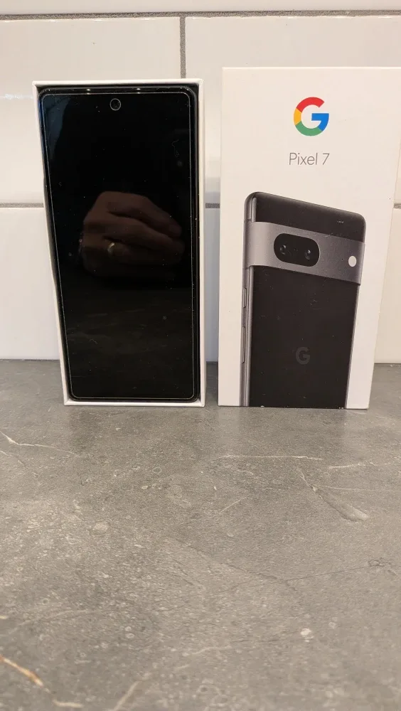 Cell Phone Pixel 7