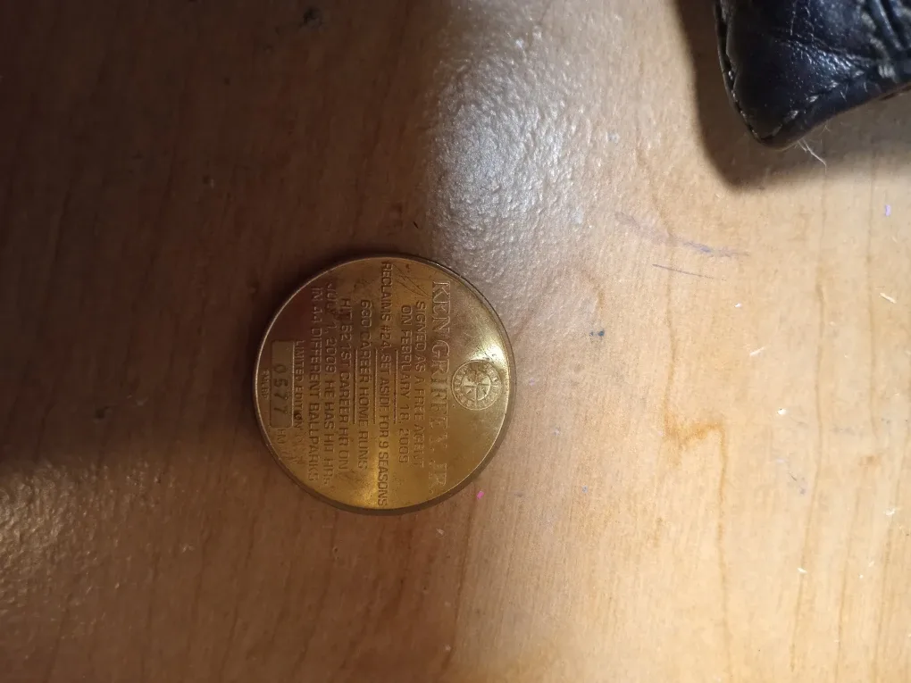 KEN GRIFFEY COIN LIMITED EDITION #577 image indicator(3)