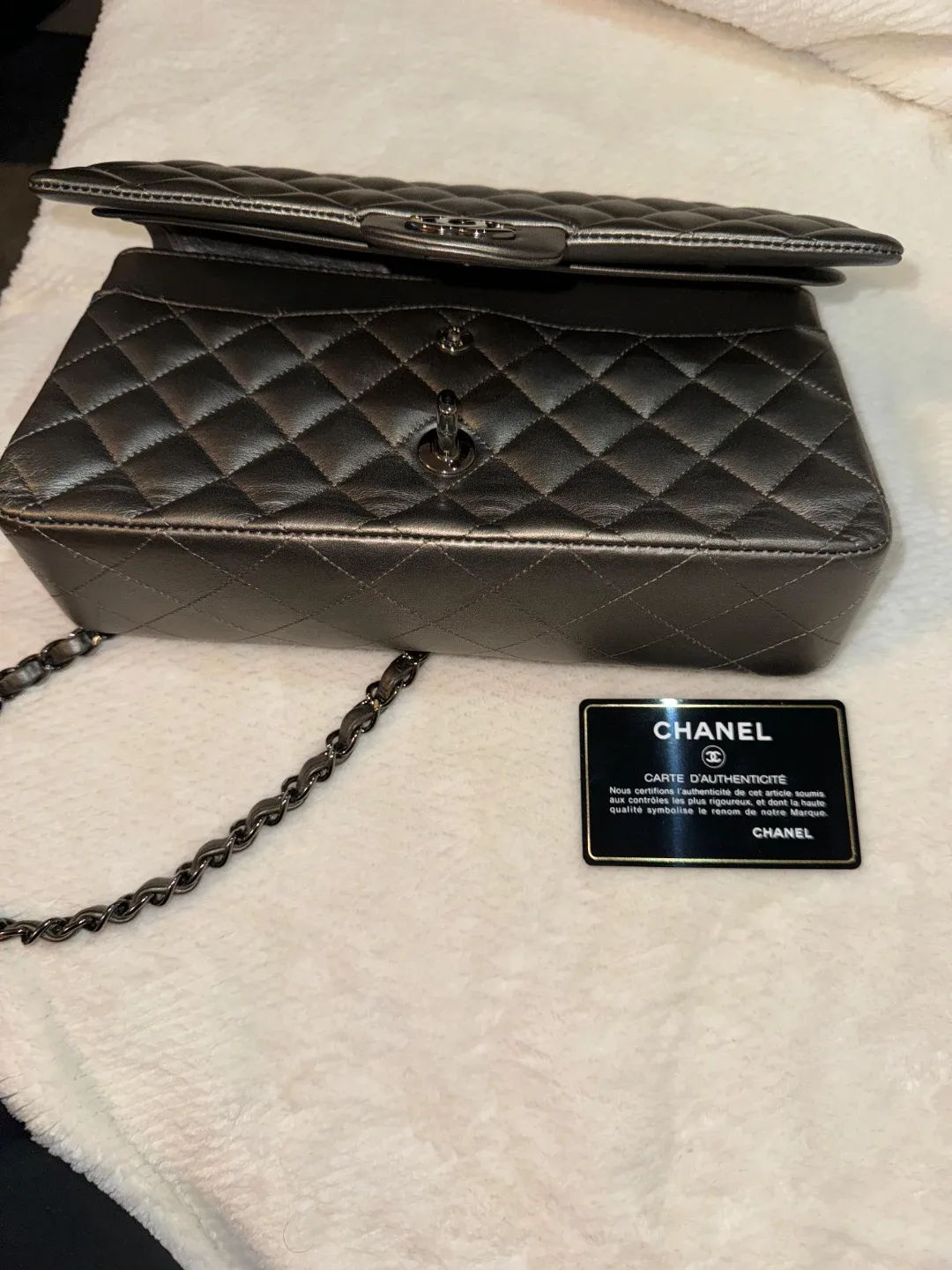 Chanel Classic Flap Bag brand new image indicator(3)