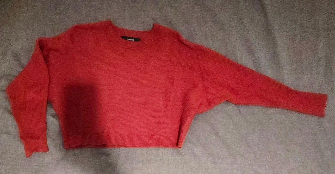 #freecycle 6 Tops - Sweaters and Turtleneck image indicator(2)