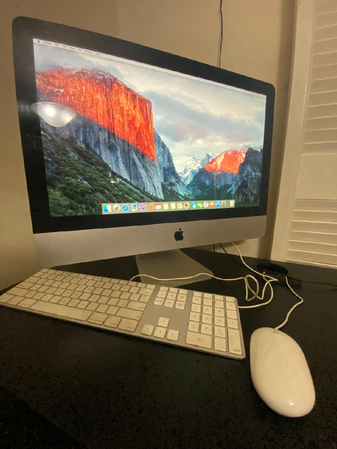 Apple iMac 21.5-inch (Mid 2010) - photo 3