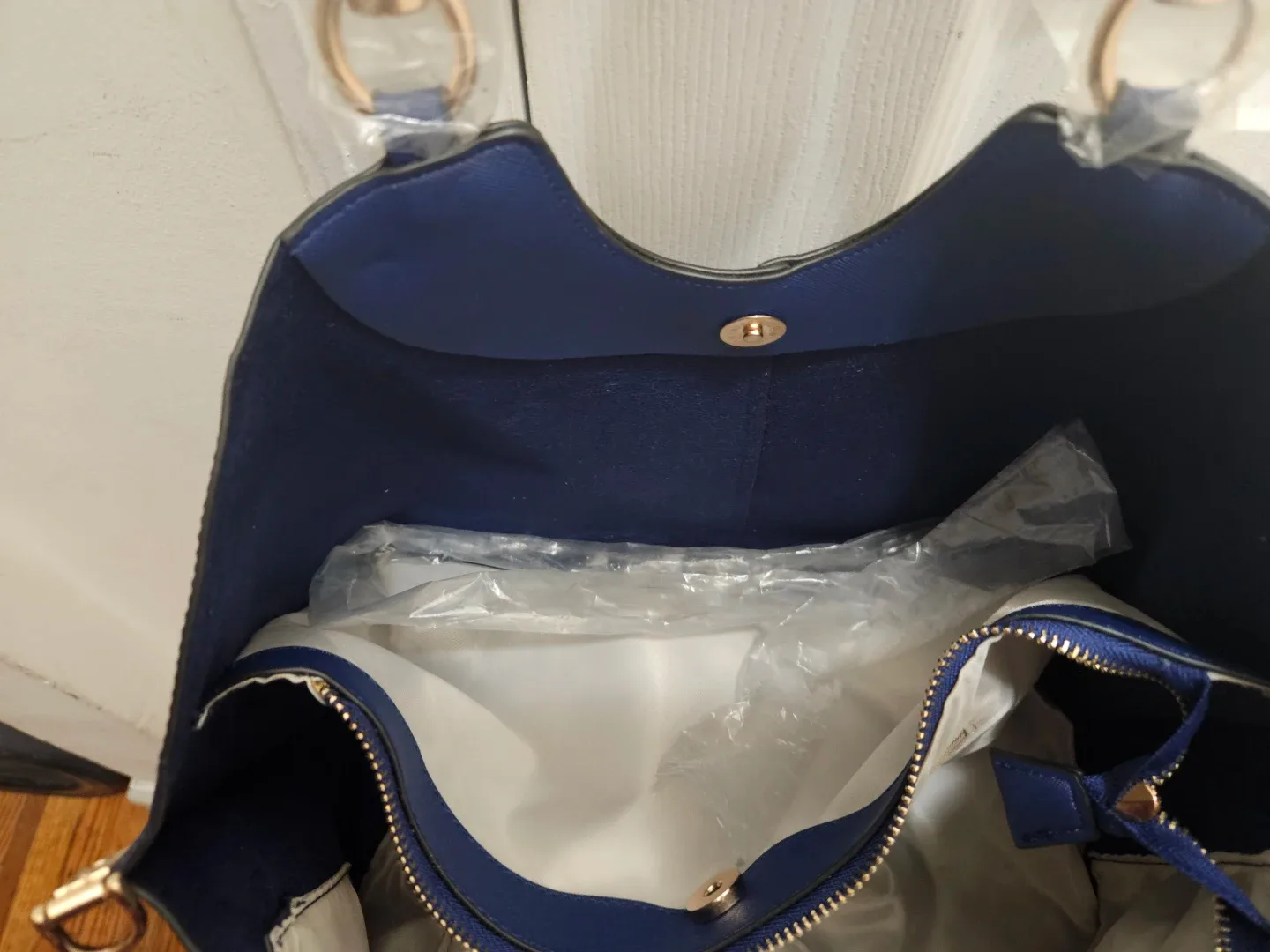 Monroe and Main royal blue tote bag with bamboo handles. image indicator(3)