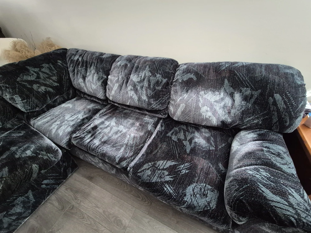 2 piece Sectional Couch with Pull Out Bed - photo 4
