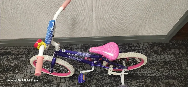 'Razzle' Kids' Bicycle (Moving Out Sale ) image indicator(6)