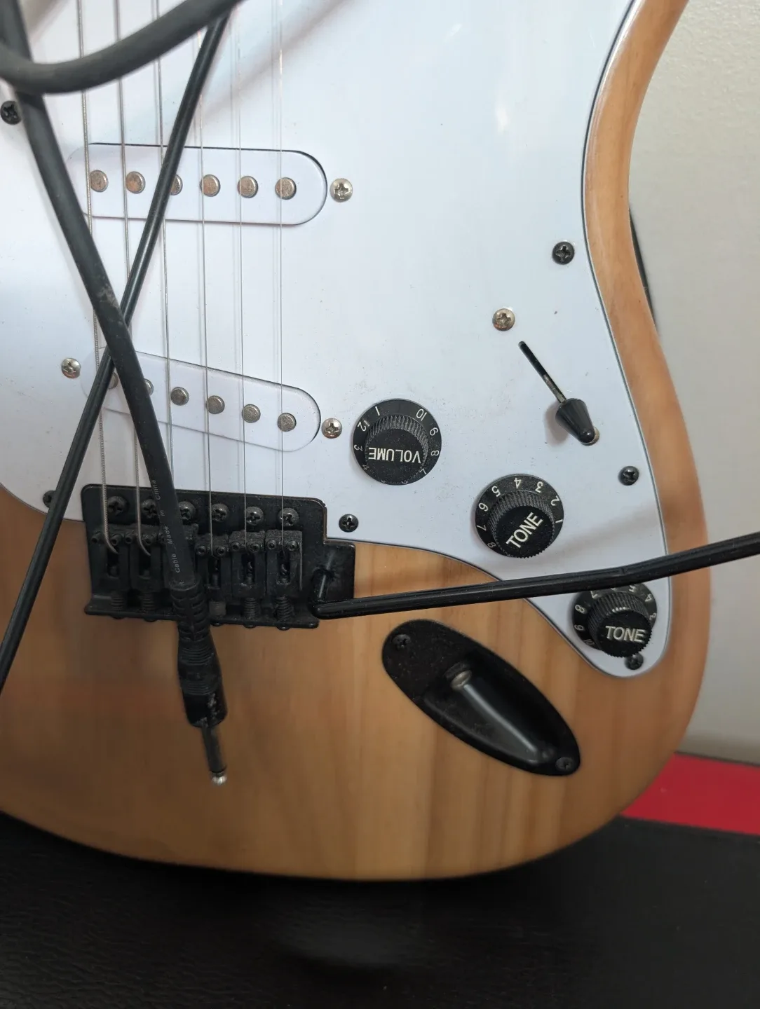 LYX Guitar and LYX PRO AGL-20 Amp Combo NEVER USED image indicator(8)