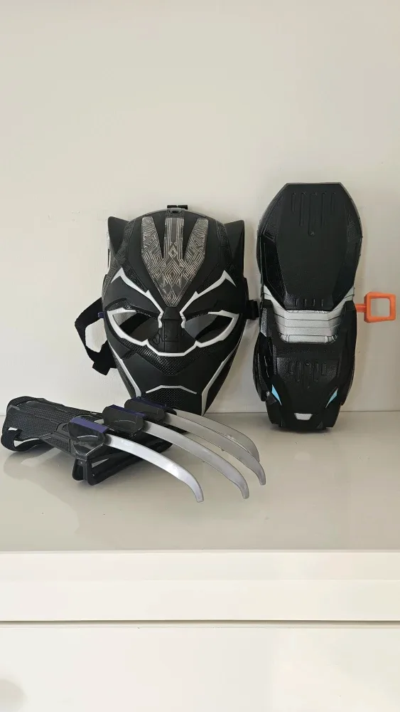 Black Panther Mask and Claw Set image indicator(2)