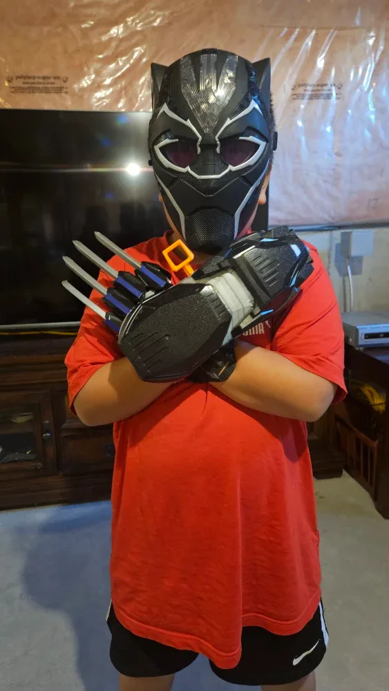 Black Panther Mask and Claw Set image indicator(4)