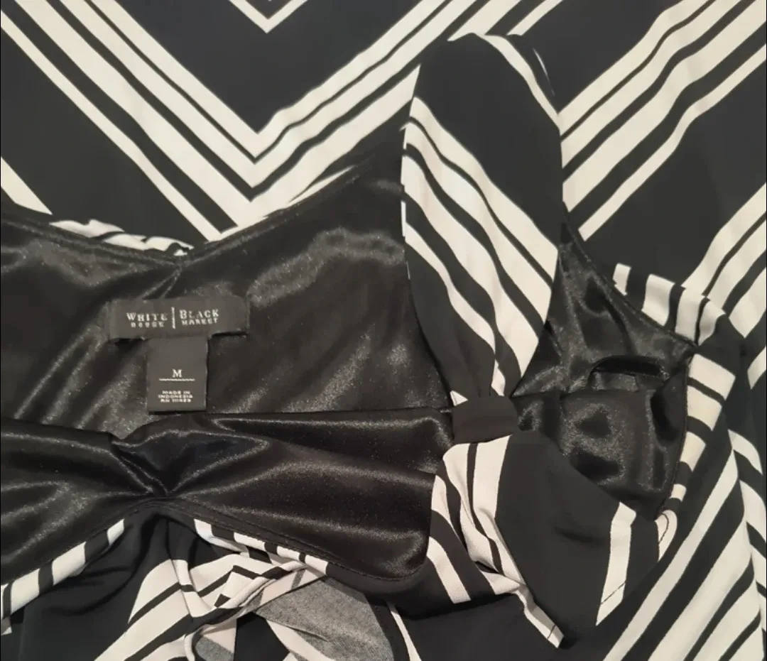 White House Black Market Dress - Size M image indicator(5)