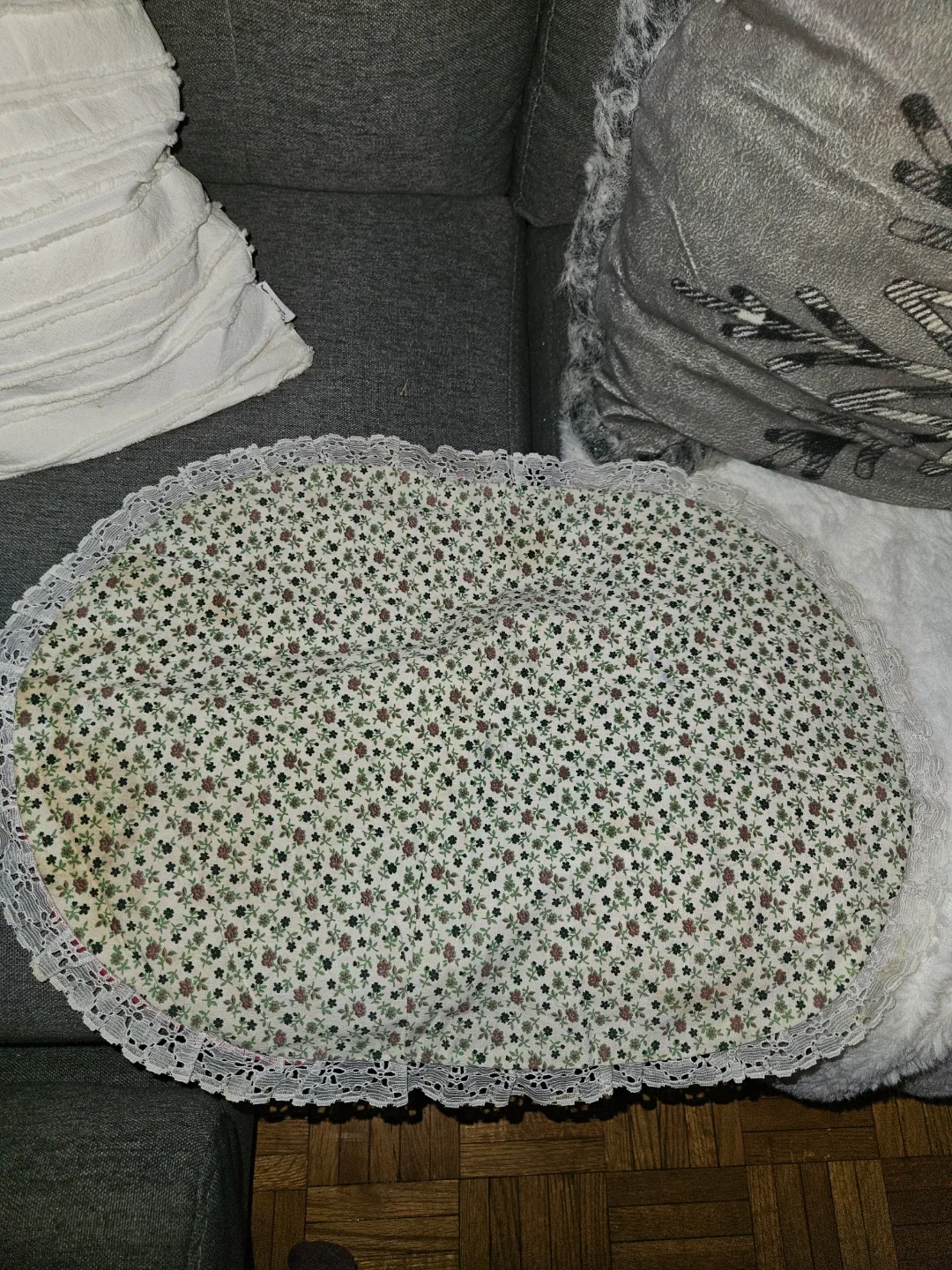 Floral Accent Matt's, bear, and dollies image indicator(2)