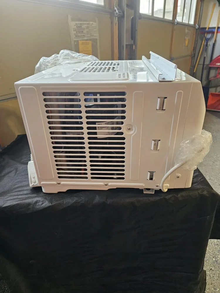 Hisense 8000 BTU Smart Window Air Conditioner - New image indicator(3)