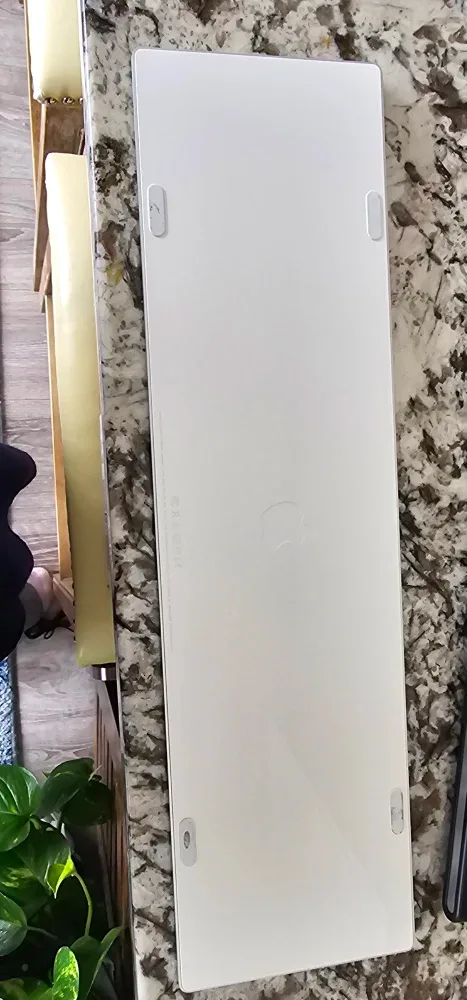 Apple Magic Keyboard - White image indicator(3)