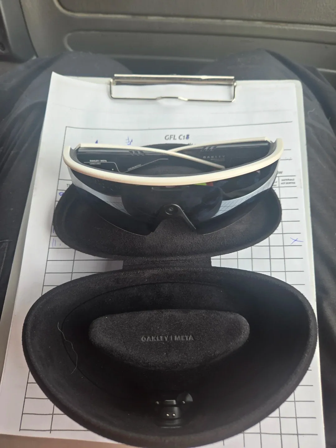 Oakley Meta Sunglasses with Case image indicator(3)