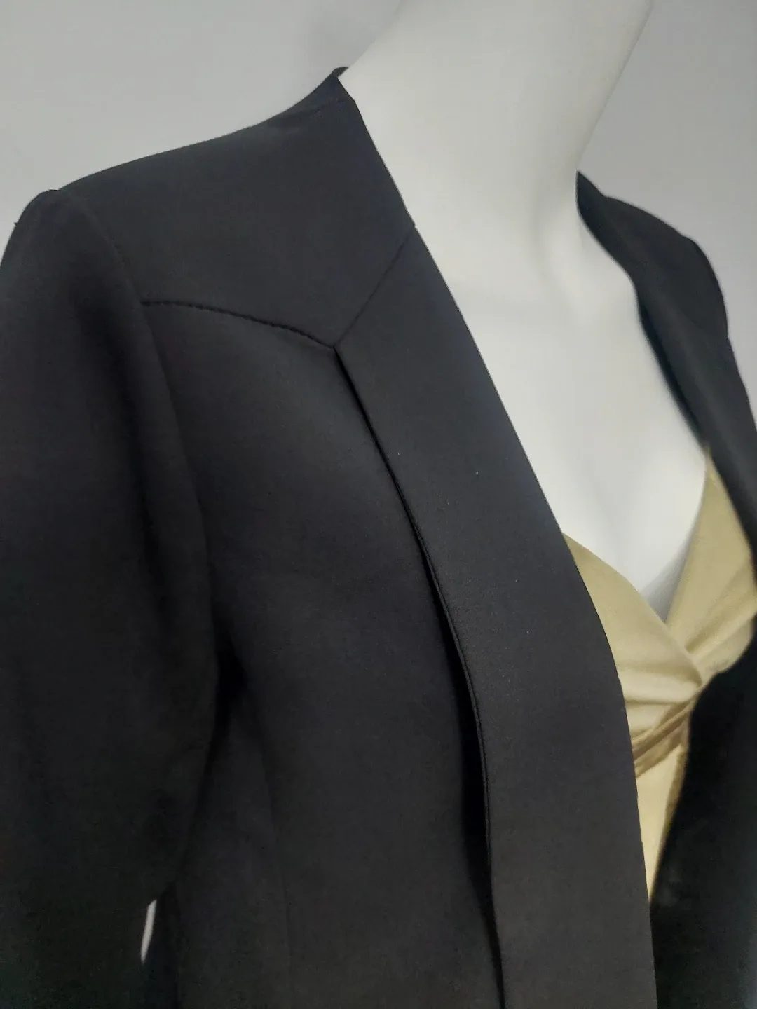 Forever 21 Black Blazer - Size M image indicator(7)