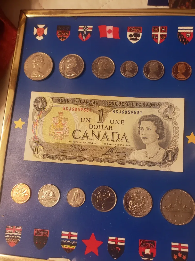 Toronto Maple Leafs Mini Puck Collection 2003/04 image indicator(6)