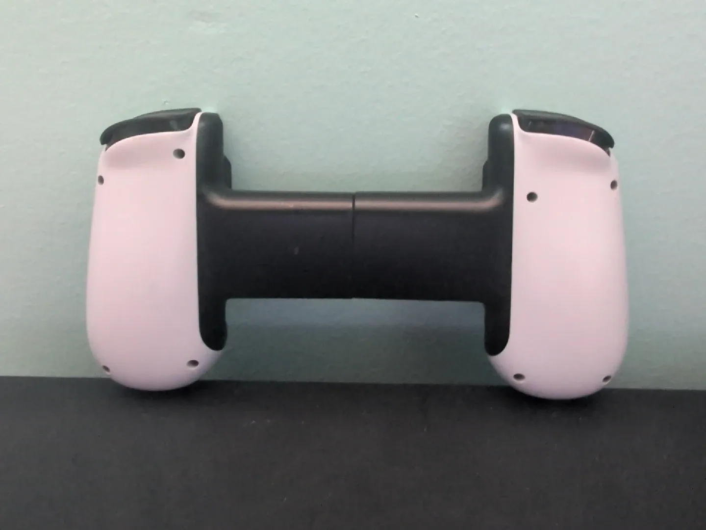 Backbone One Mobile Gaming Controller image indicator(3)