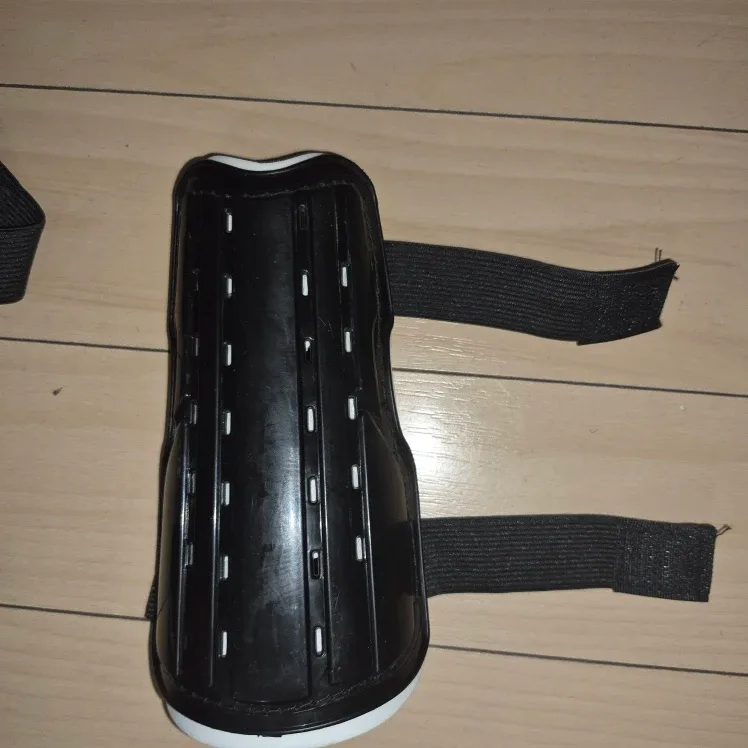 Black Shin Guards - Pair image indicator(2)