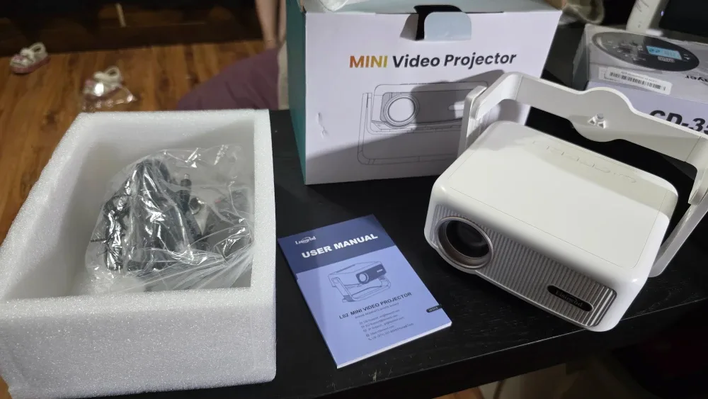 Lisowbd Mini Video Projector - New in Box! image indicator(3)