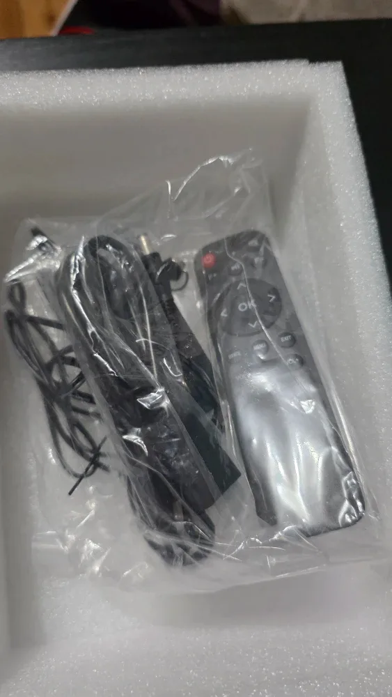 Lisowbd Mini Video Projector - New in Box! image indicator(4)