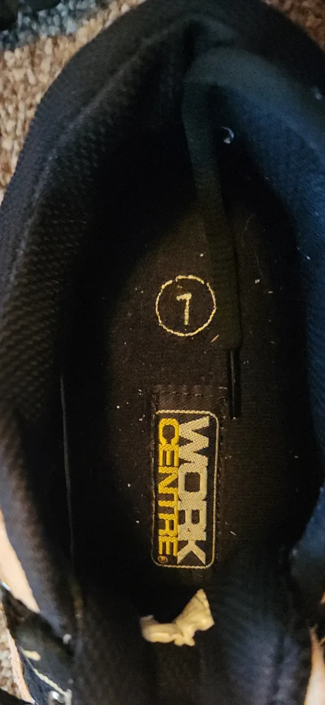 Ladies Steel-Toed Work Shoes - Size 7 and Safety Vest image indicator(5)