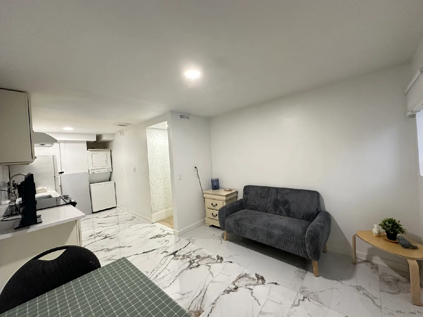 2 bedroom  1 bath - house image indicator(10)