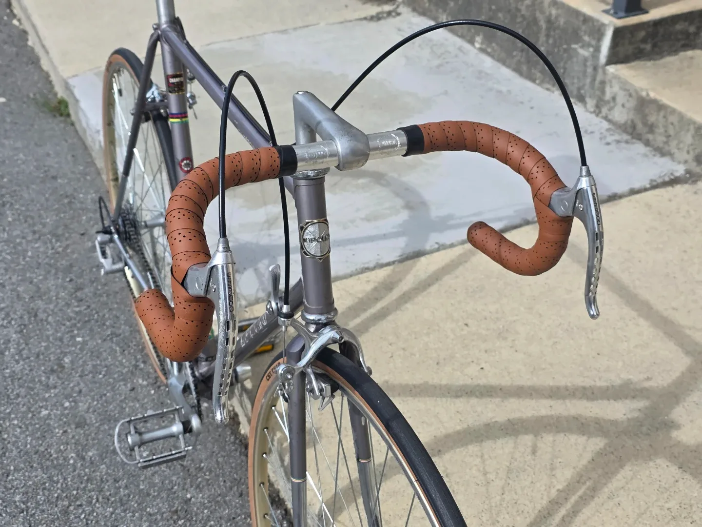 Refurbished Vintage Apollo Imperial Road Bike image indicator(2)