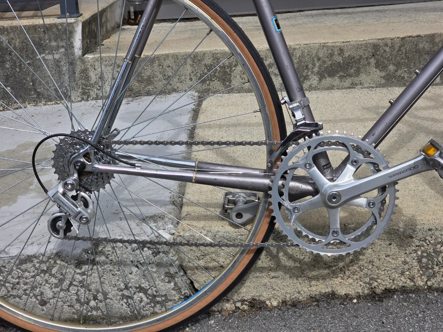 Refurbished Vintage Apollo Imperial Road Bike image indicator(4)