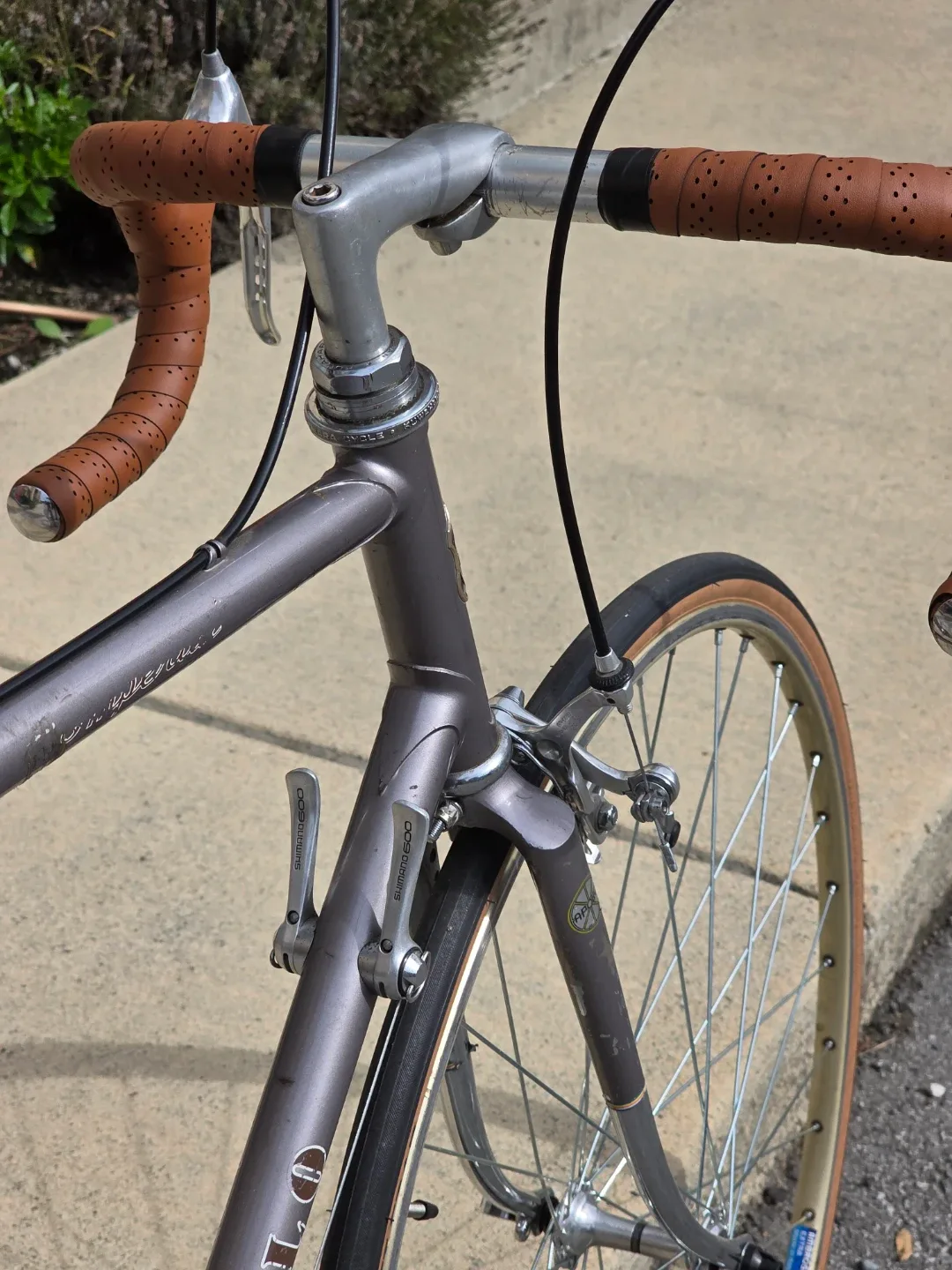 Refurbished Vintage Apollo Imperial Road Bike image indicator(6)