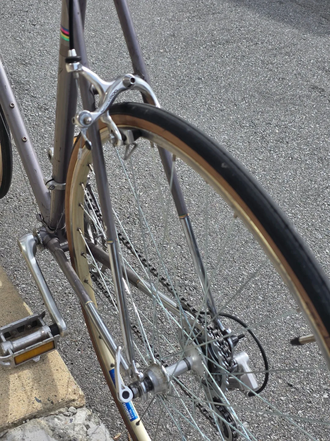 Refurbished Vintage Apollo Imperial Road Bike image indicator(7)