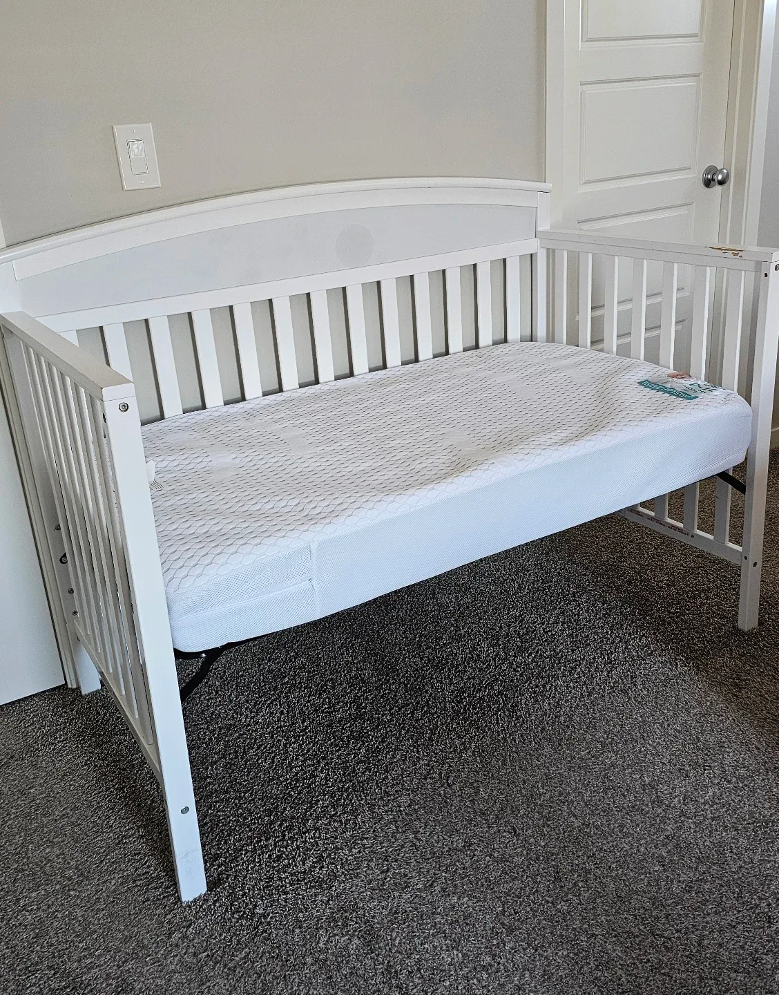 Convertible crib with mattress image indicator(2)