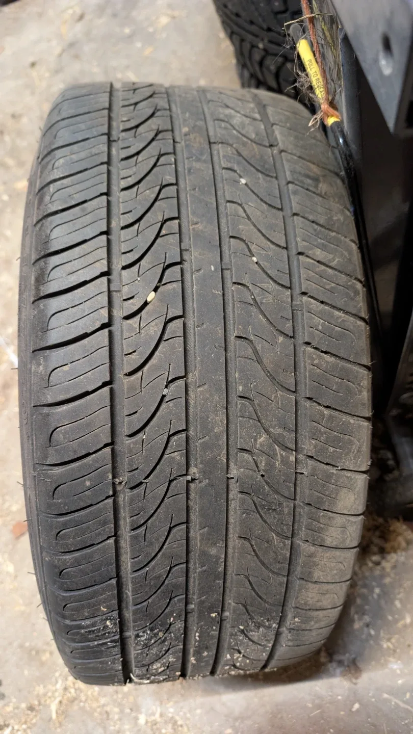 Delinte 255/35ZR20 97W XL Tire image indicator(2)