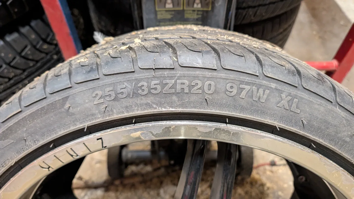 Delinte 255/35ZR20 97W XL Tire image indicator(5)