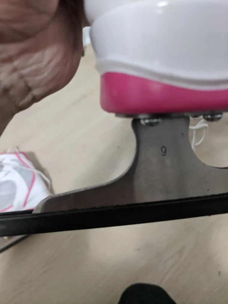 Vickockey Ice Skates - Size US J4 image indicator(5)