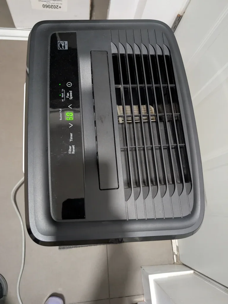 Frigidaire Dehumidifier - Like New! image indicator(2)