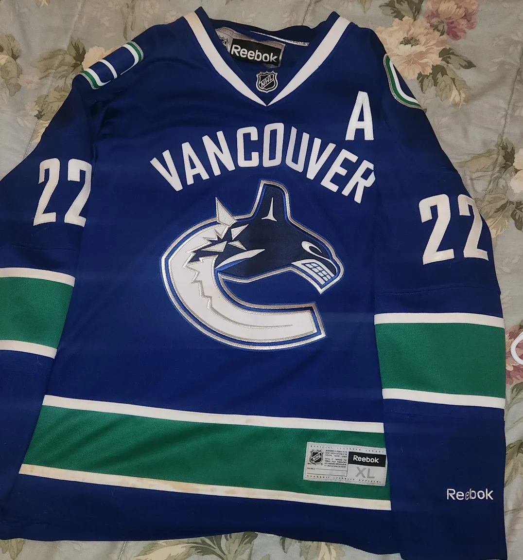 Reebok Vancouver Canucks D. Sedin #22  A Jersey - XL